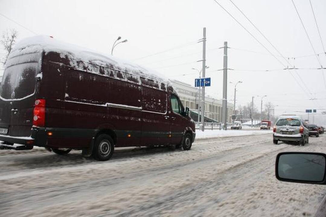 „Kauno švara“ žada per naktį barstyti ir valyti gatves