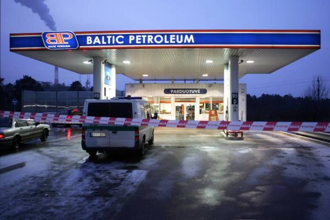Vilniuje vidury dienos apiplėšta degalinė 