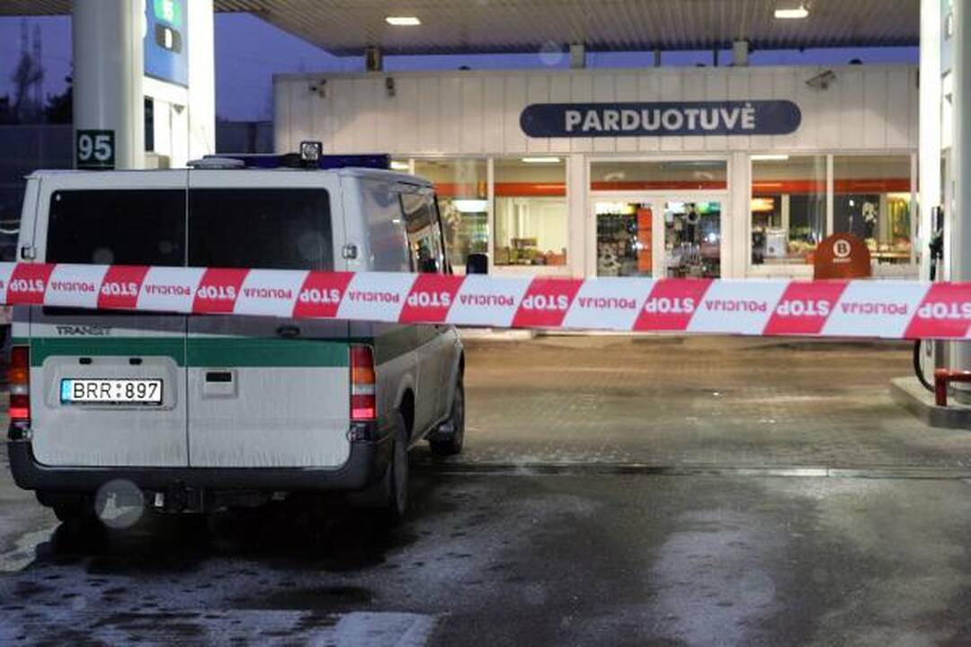 Vilniuje vidury dienos apiplėšta degalinė 