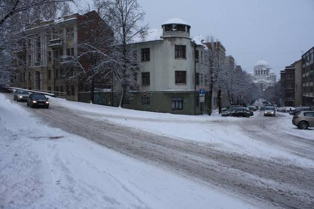 „Kauno švara“ žada per naktį barstyti ir valyti gatves