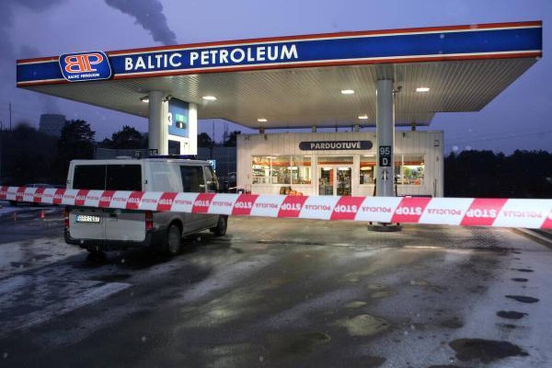 Vilniuje vidury dienos apiplėšta degalinė 
