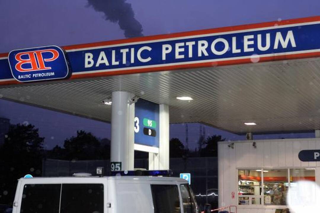 Vilniuje vidury dienos apiplėšta degalinė 