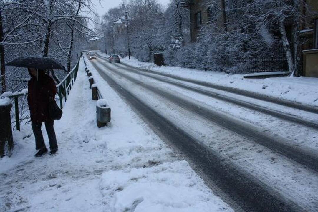 „Kauno švara“ žada per naktį barstyti ir valyti gatves