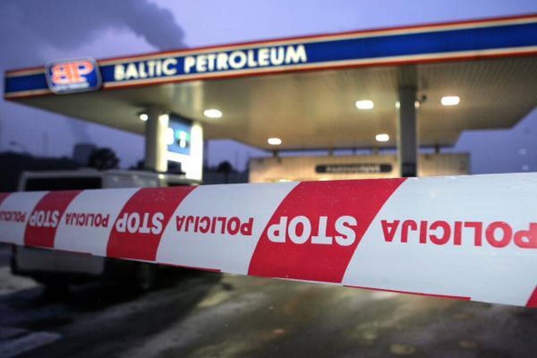 Vilniuje vidury dienos apiplėšta degalinė 