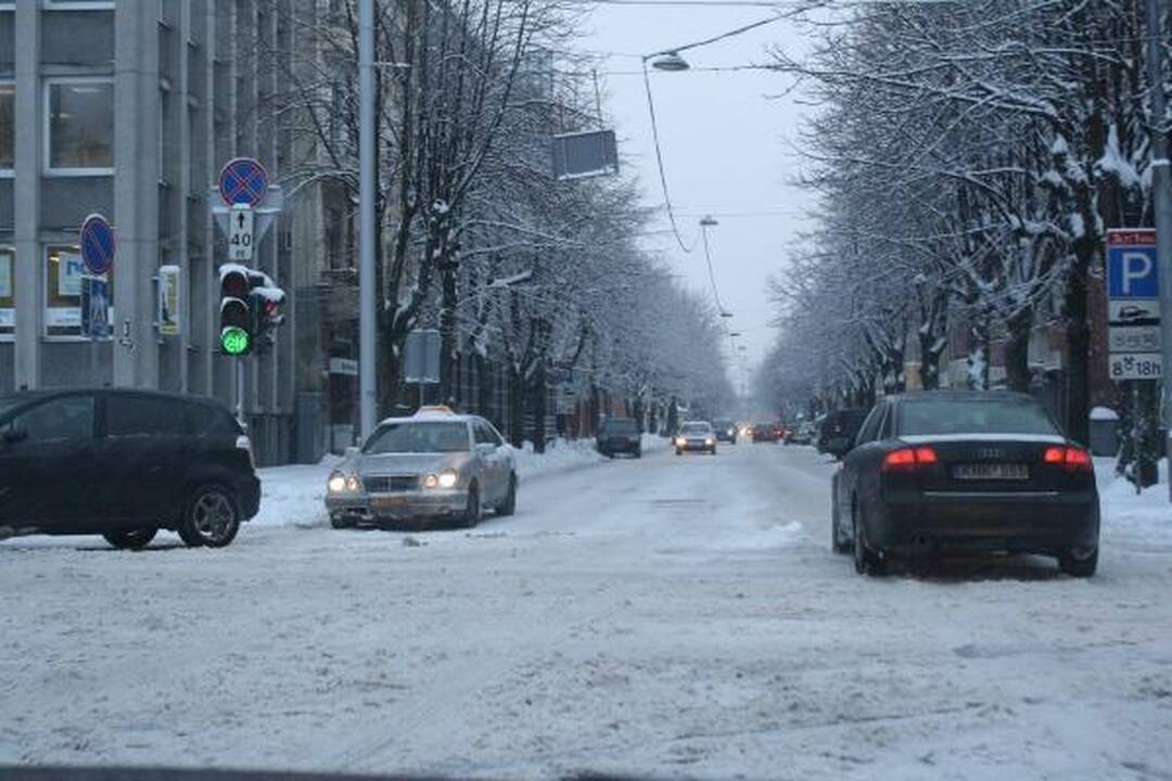 „Kauno švara“ žada per naktį barstyti ir valyti gatves