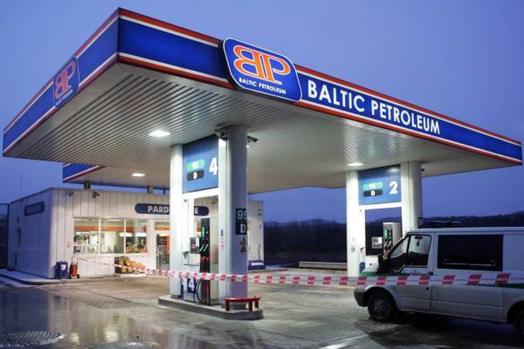 Vilniuje vidury dienos apiplėšta degalinė 