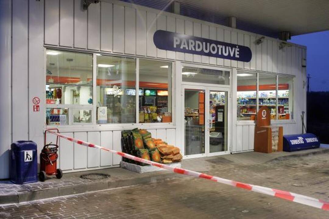 Vilniuje vidury dienos apiplėšta degalinė 