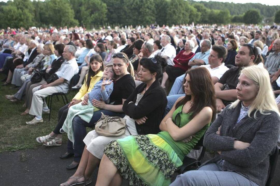 Miuziklą „Karolis" žiūrėjo ir triukšmingas jaunimas
