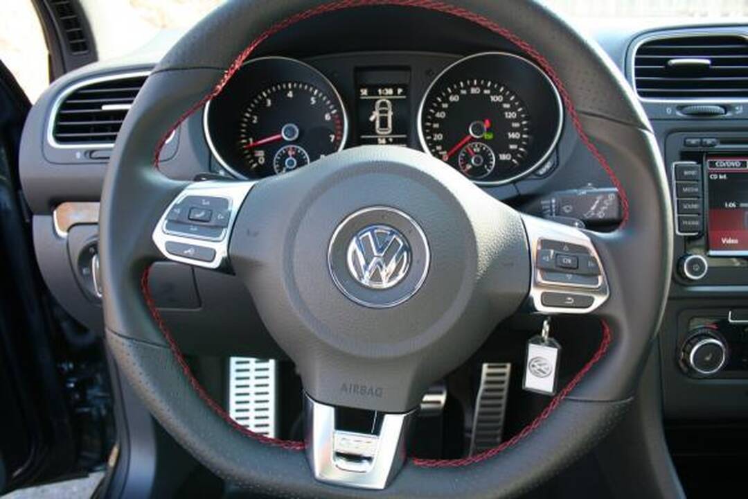 VW ir „Adidas“ sukūrė specialų „Golf GTI“