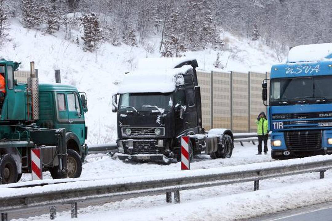 Orai Lietuvoje: vėl atšals, sekmadienį pasnigs (papildyta)