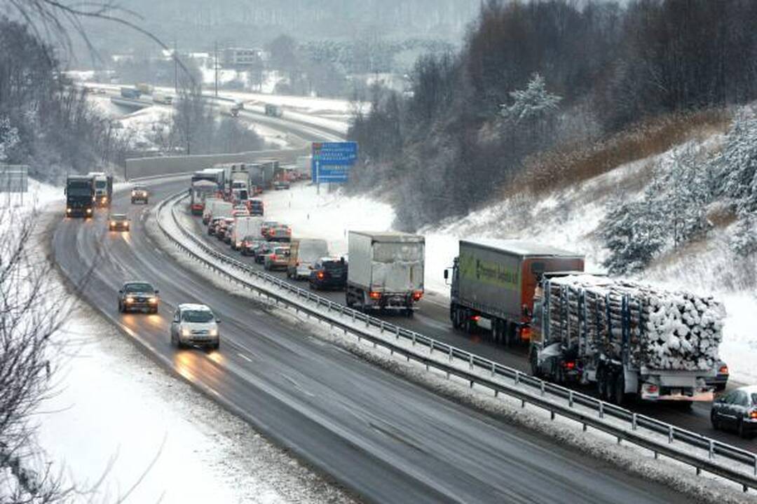 Orai Lietuvoje: vėl atšals, sekmadienį pasnigs (papildyta)