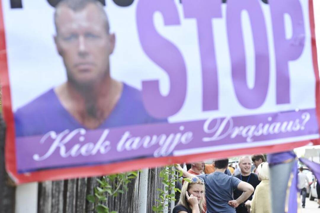 D. Kedys žiniasklaidoje žudiku nevadintas