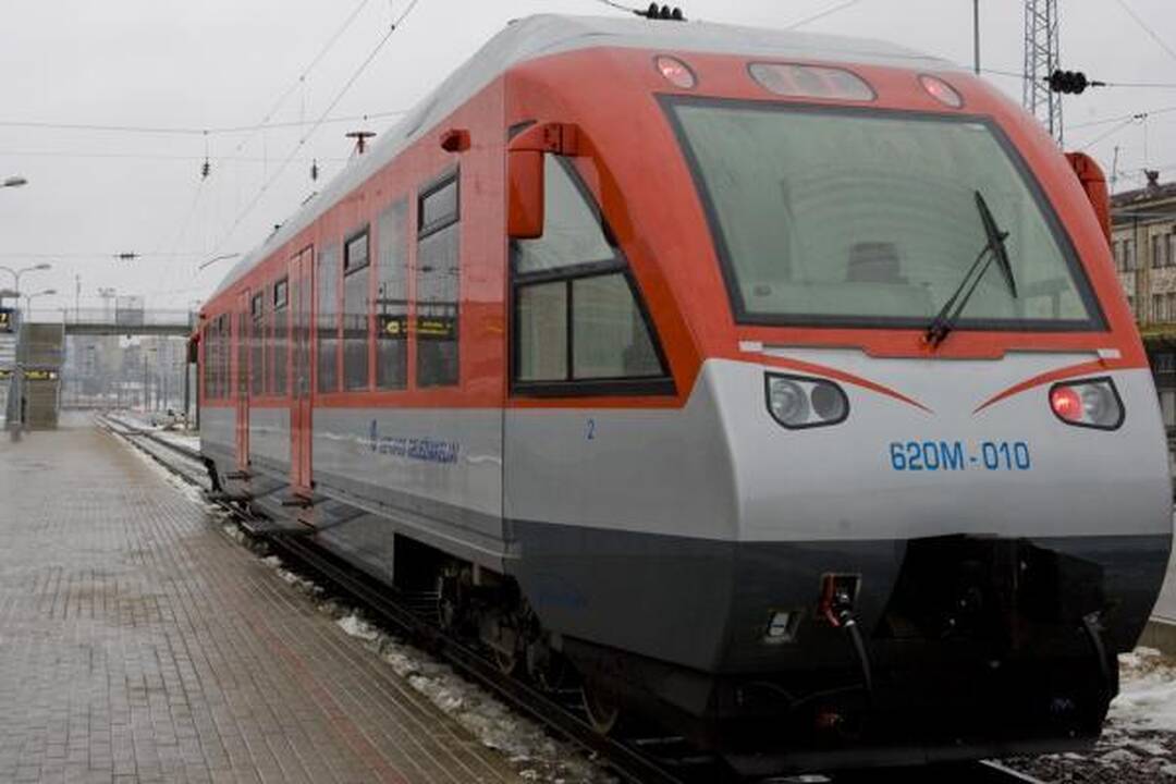 Greta Vilniaus po traukiniu žuvo „Lietuvos geležinkelių“ darbuotojas