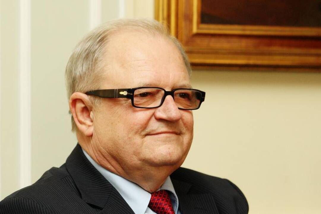Knygoje – kitoks sovietinio režimo apjuodinto A.Smetonos paveikslas