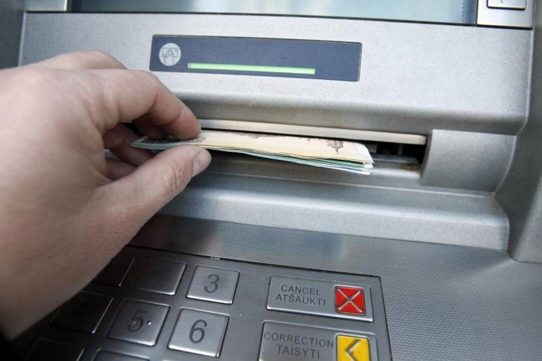70 tūkst. Lt iš sąskaitų pagrobusių įtariamųjų byla keliauja į teismą
