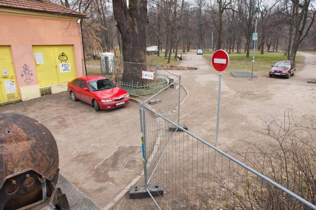 Sereikiškių parke - tinklų tiesimo darbai, archeologiniai kasinėjimai