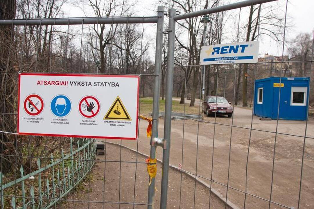 Sereikiškių parke - tinklų tiesimo darbai, archeologiniai kasinėjimai