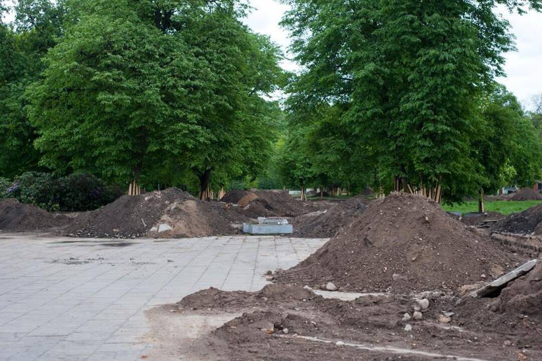 Sereikiškių parke - tinklų tiesimo darbai, archeologiniai kasinėjimai