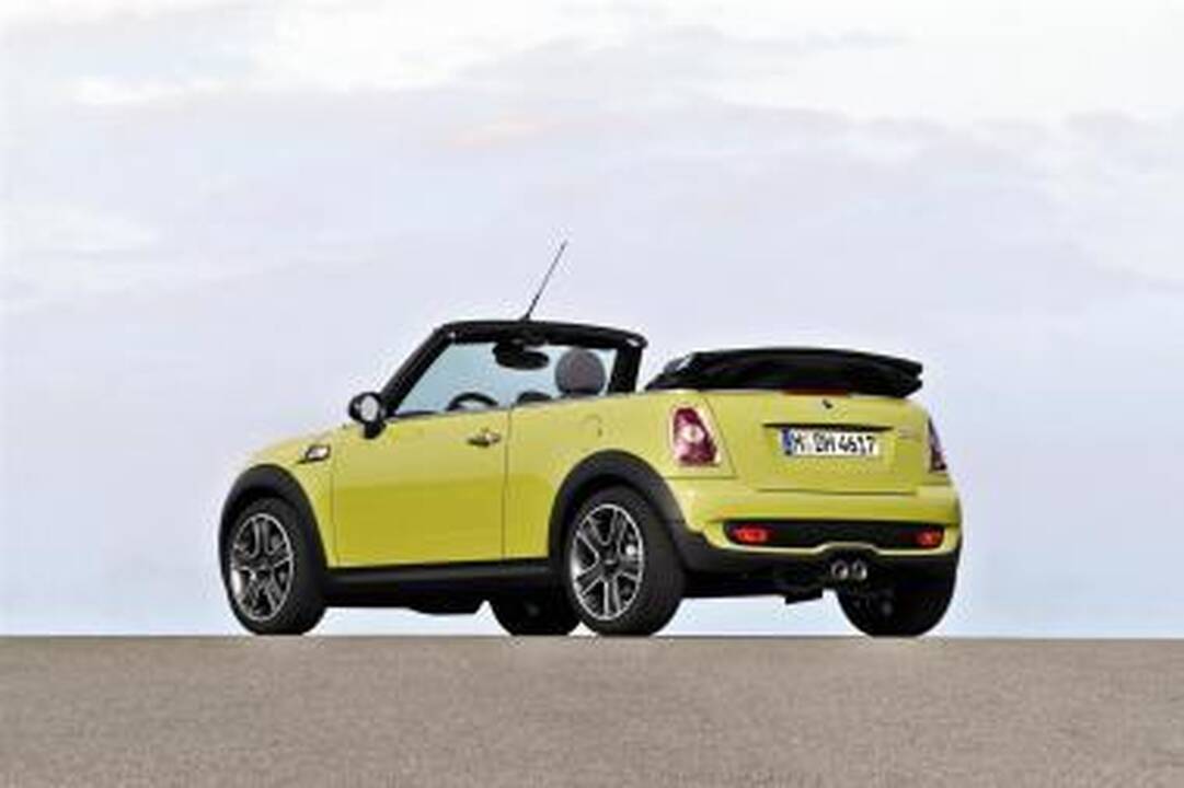 Startuoja naujas „MINI Cooper Cabrio"