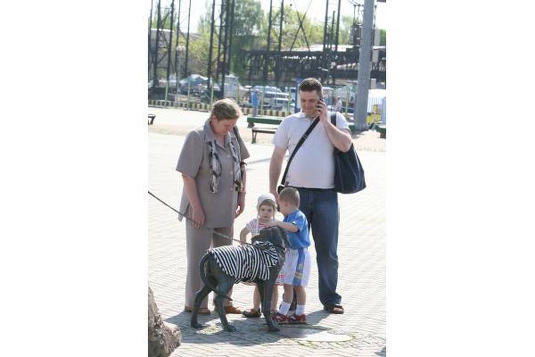 Laivų paradas: berniukas su šuneliu pakeitė įvaizdį 