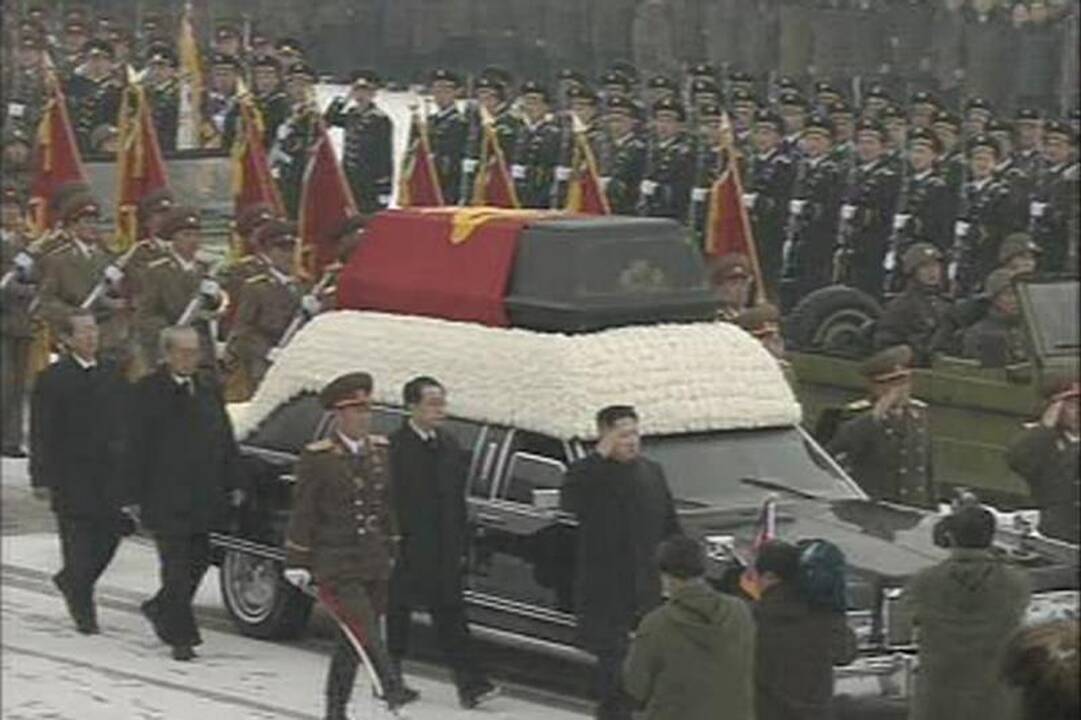 Šiaurės Korėjoje laidojamas Kim Jong Ilas