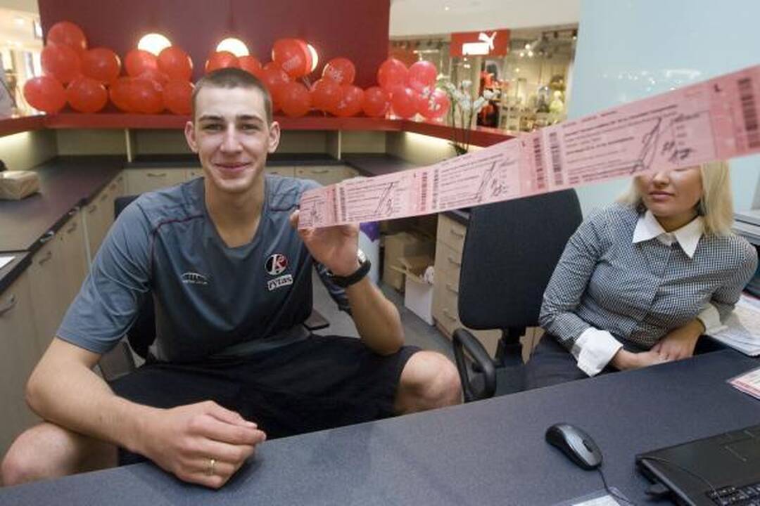 J.Valančiūnas debiutavo bilietų kasoje
