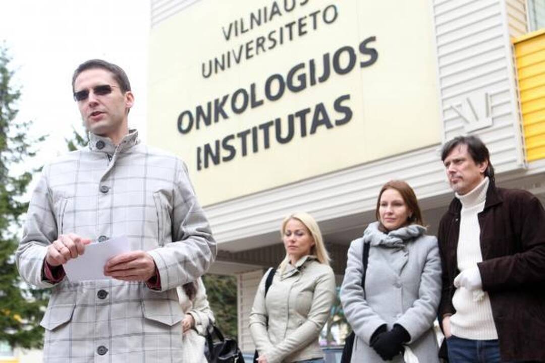 LNK laidų vedėjai iš gėlių pasodino simbolinį „Gerumo sparną“ 
