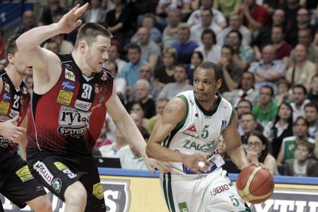 Galingai startavęs "Lietuvos rytas" įveikė "Žalgirį" 89:75 (papildyta)