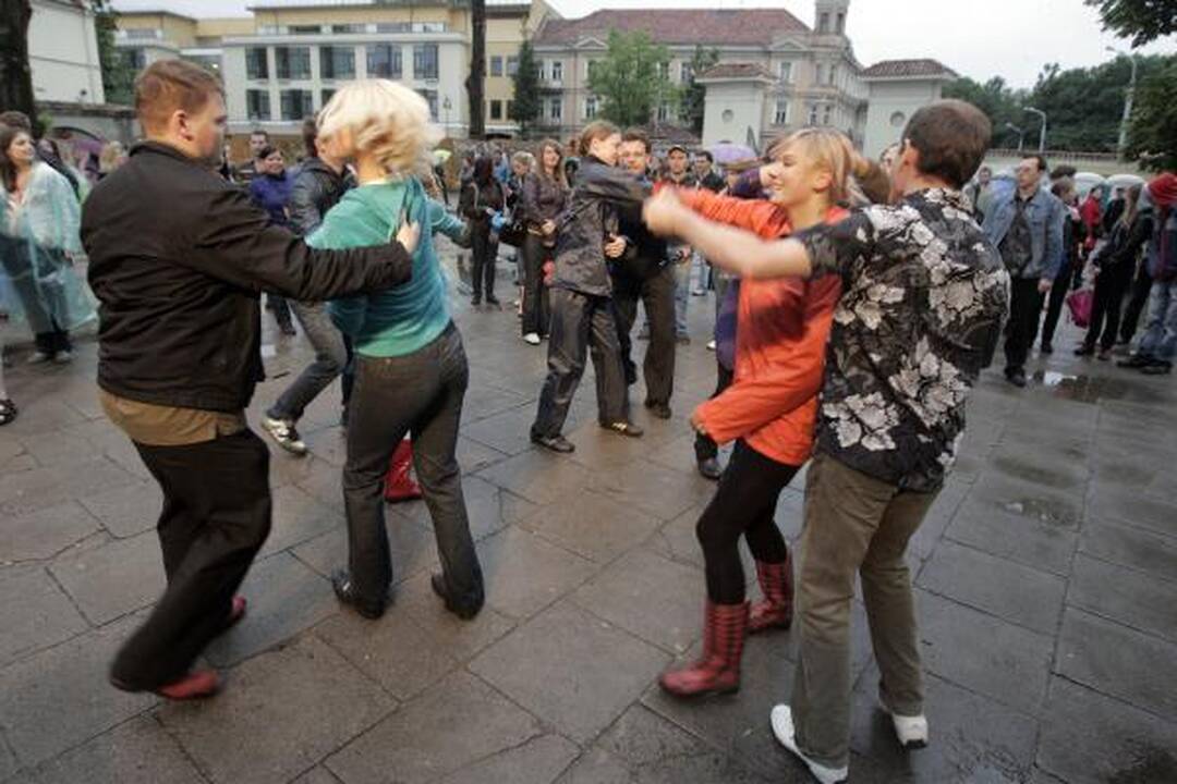 "Tebūnie naktis!" išginė vilniečius ieškoti meno