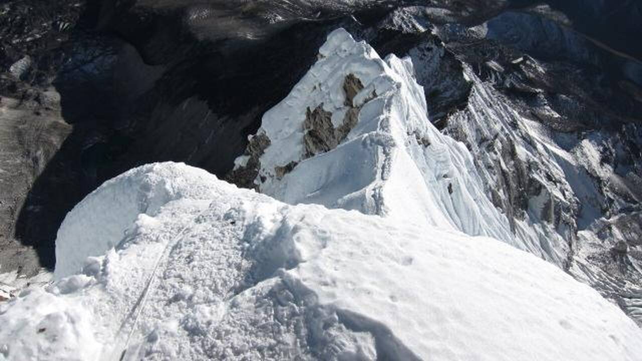 Lietuvis, ištvėręs aukščio ligos simptomus, įkopė į Ama Dablam kalną