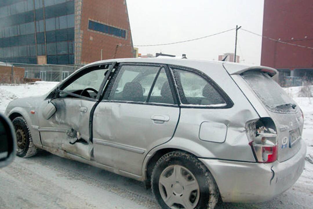 Vilniuje automobilio nesuvaldžiusi moteris suniokojo stotelę