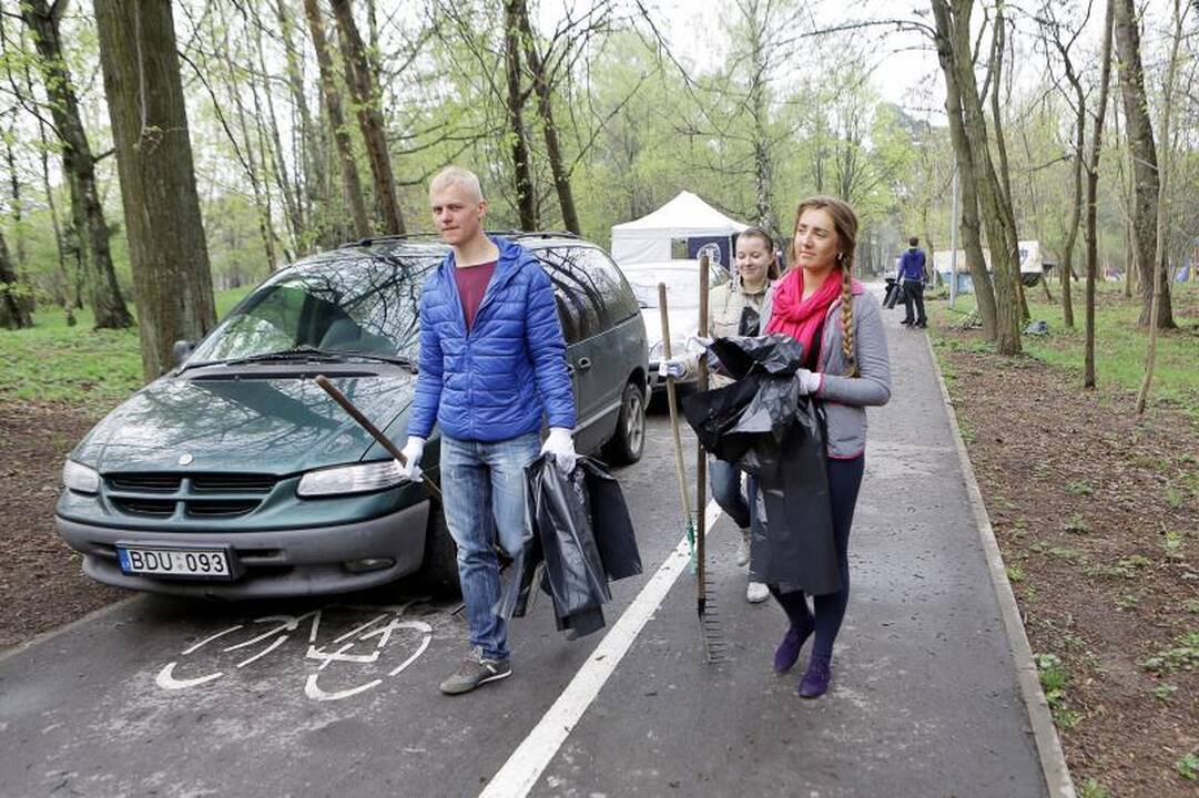 Klaipėdiečiai ėmėsi tvarkyti Jūros parką