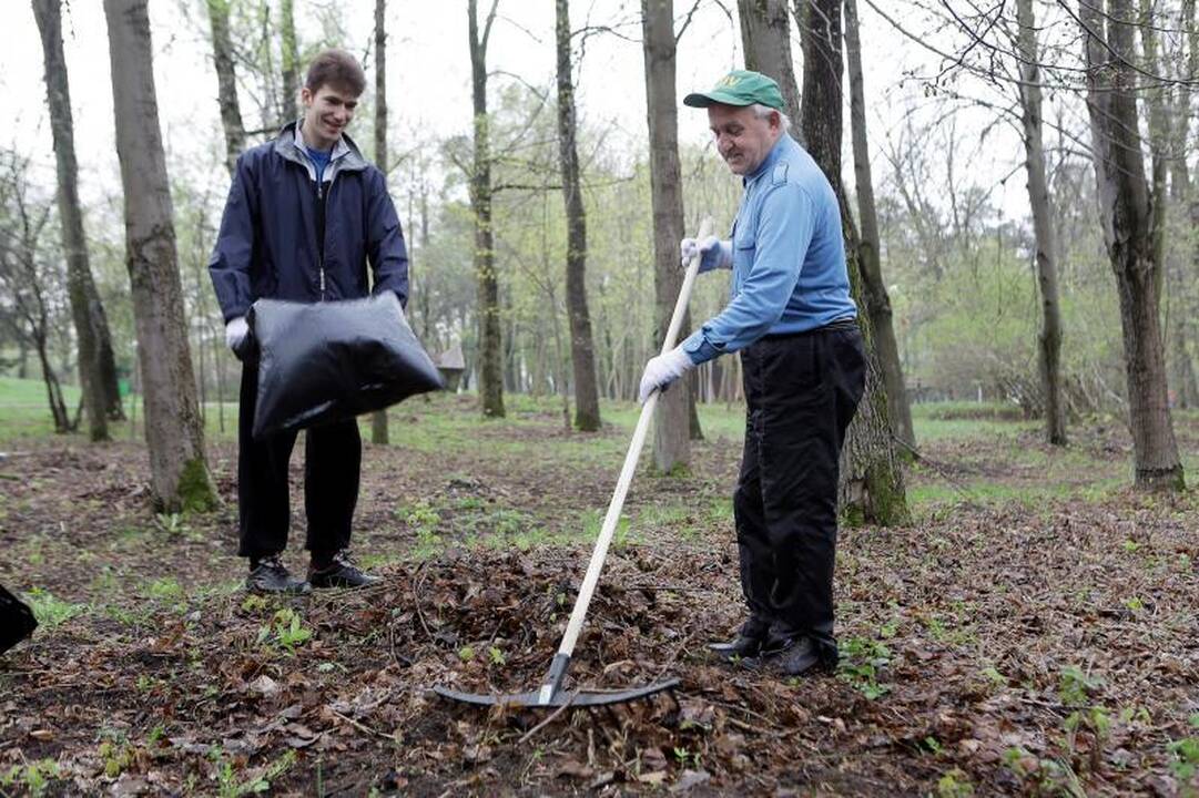 Klaipėdiečiai ėmėsi tvarkyti Jūros parką