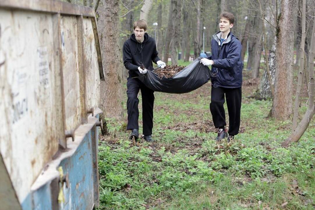 Klaipėdiečiai ėmėsi tvarkyti Jūros parką