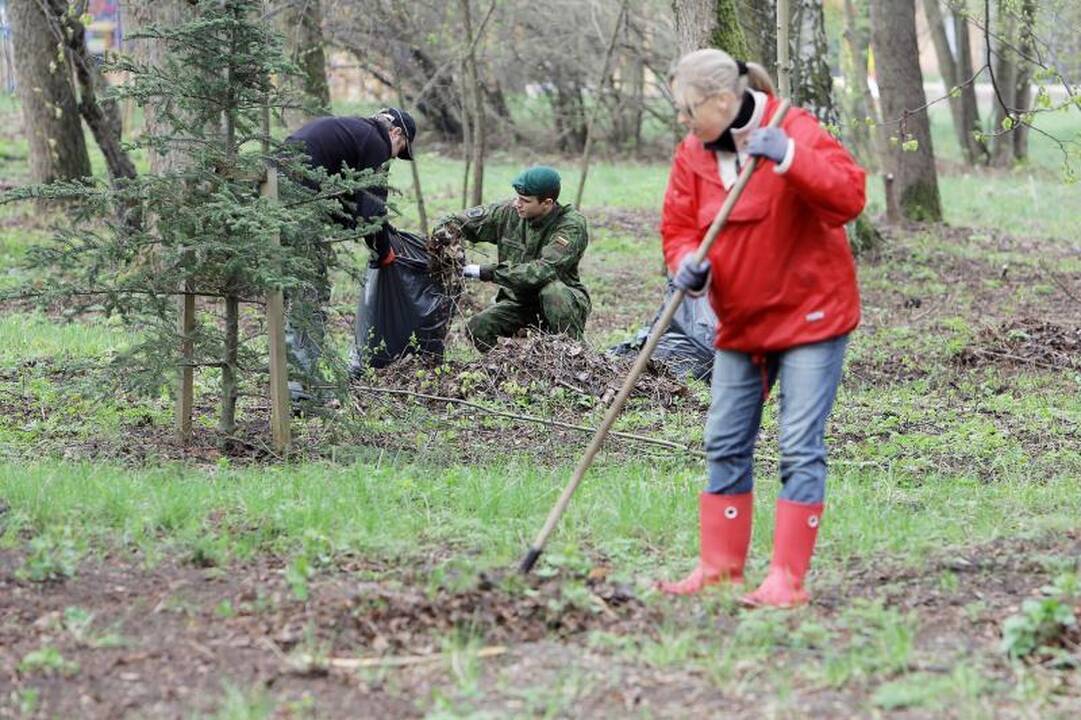 Klaipėdiečiai ėmėsi tvarkyti Jūros parką