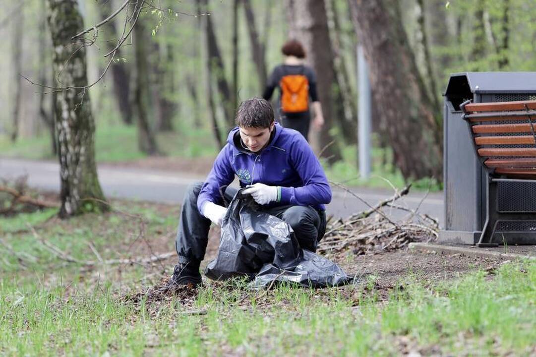 Klaipėdiečiai ėmėsi tvarkyti Jūros parką