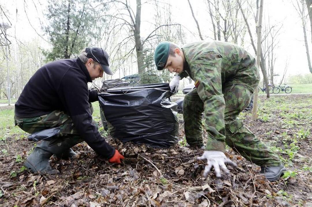 Klaipėdiečiai ėmėsi tvarkyti Jūros parką