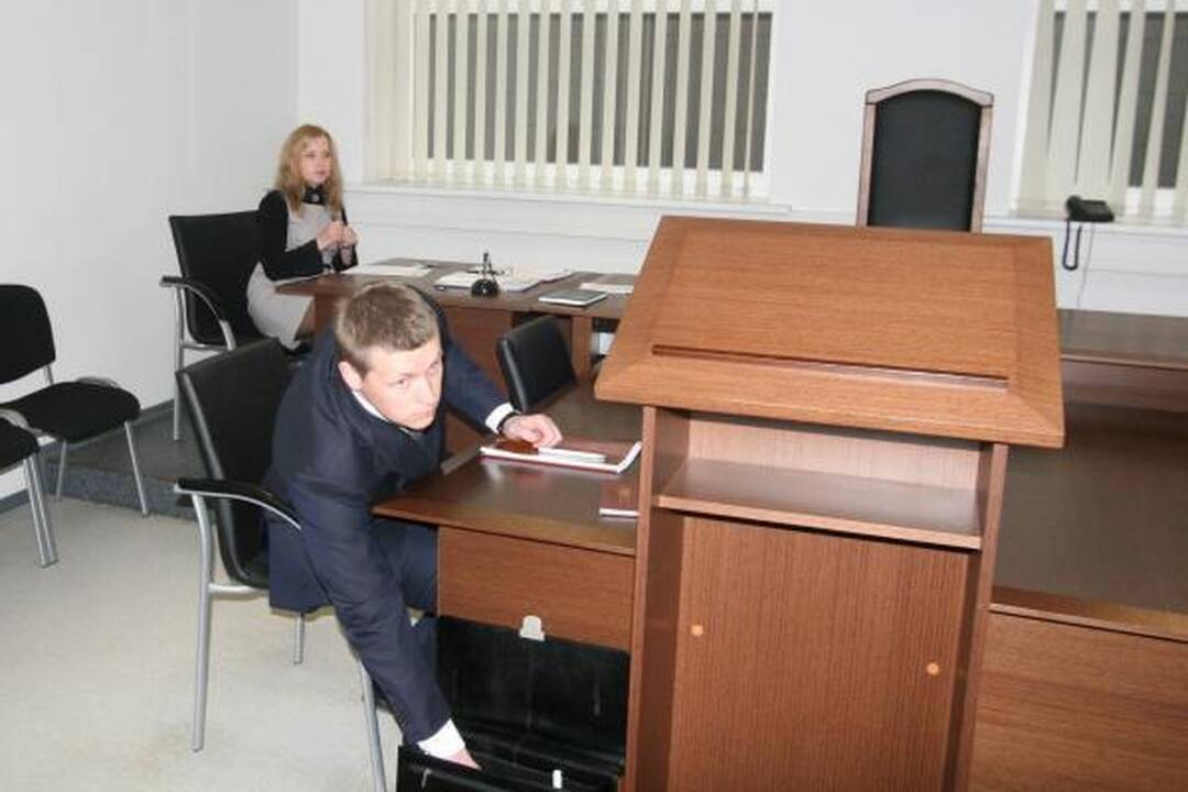 Teisme nepasirodęs A.Vidžiūnas prašo neatimti teisės vairuoti (atnaujinta)