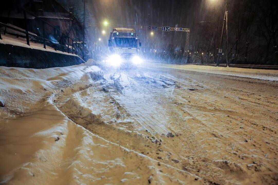 Prie Aleksoto įstrigo vilkikai, mieste pasipylė avarijos, kilo spūstys