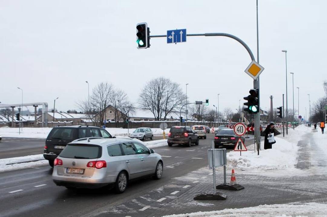 Liepų gatvėje - vandentiekio avarija, apribotas eismas (papildyta)