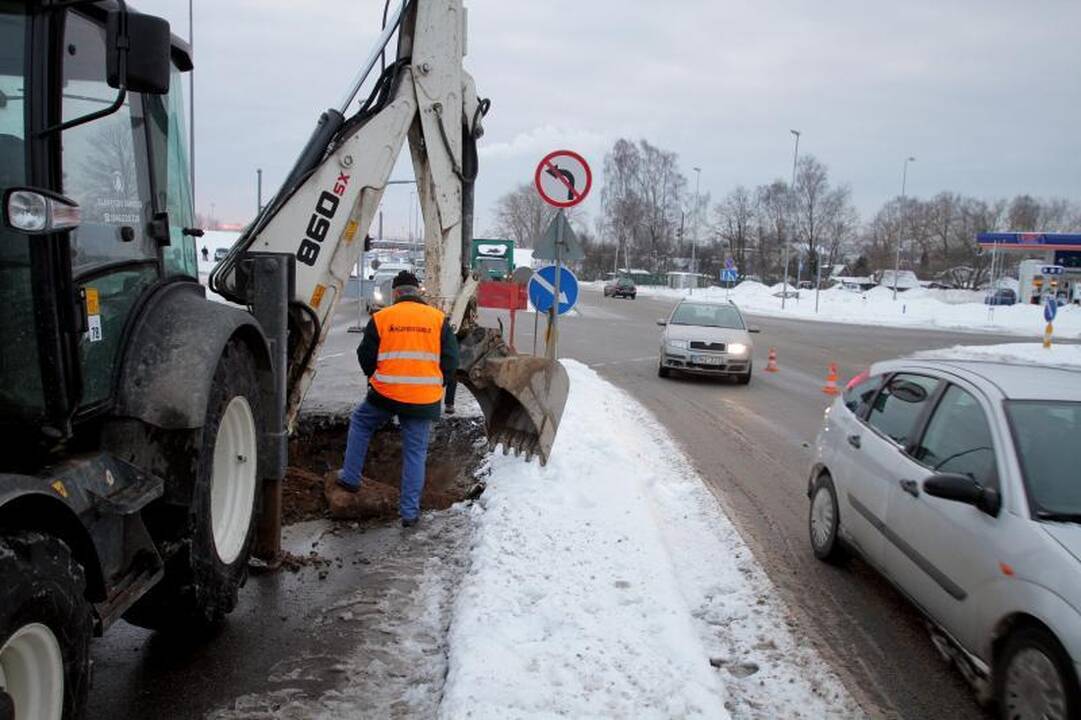 Liepų gatvėje - vandentiekio avarija, apribotas eismas (papildyta)