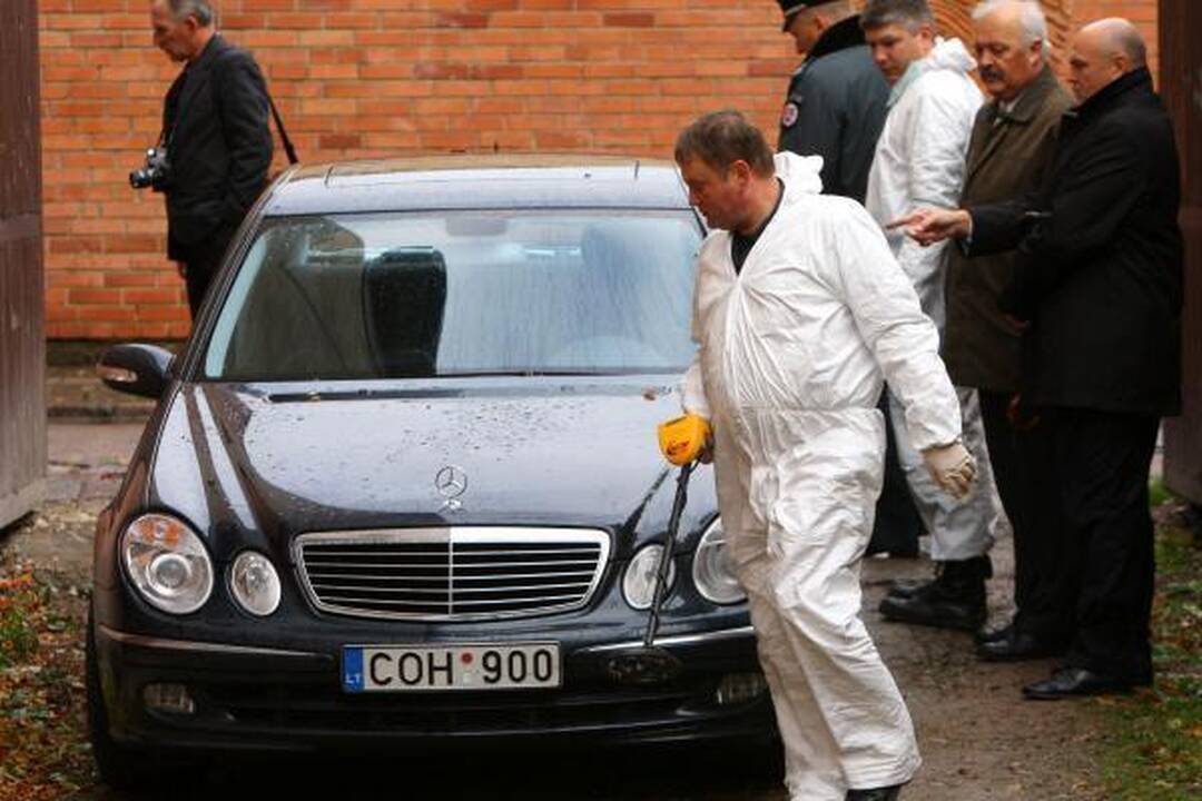 Dviguba žmogžudystė Kaune: įtariamojo automobilis rastas šalia A.Ūso namo 