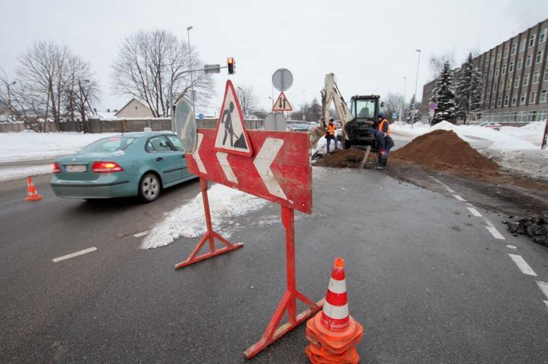 Liepų gatvėje - vandentiekio avarija, apribotas eismas (papildyta)