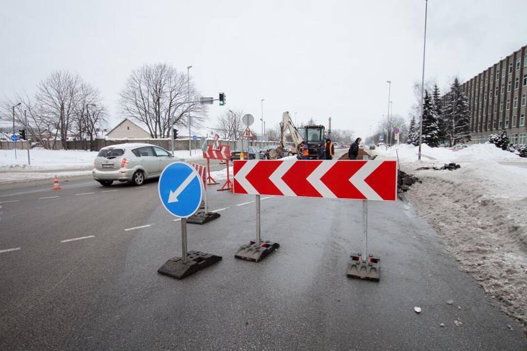 Liepų gatvėje - vandentiekio avarija, apribotas eismas (papildyta)