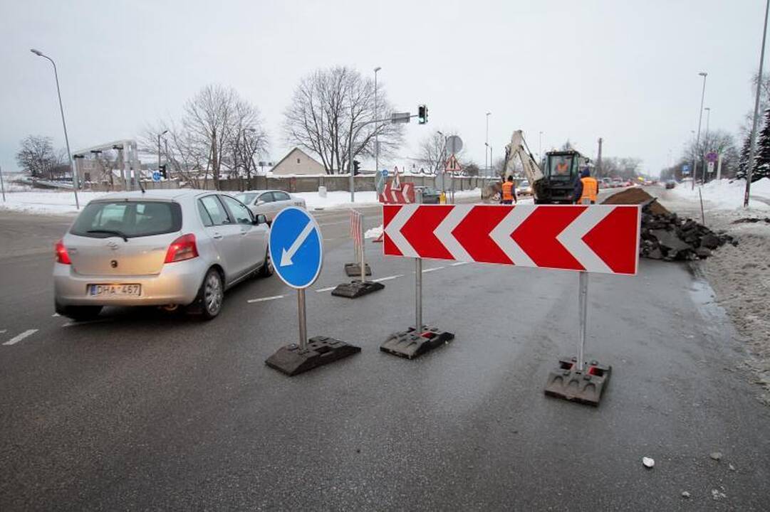 Liepų gatvėje - vandentiekio avarija, apribotas eismas (papildyta)