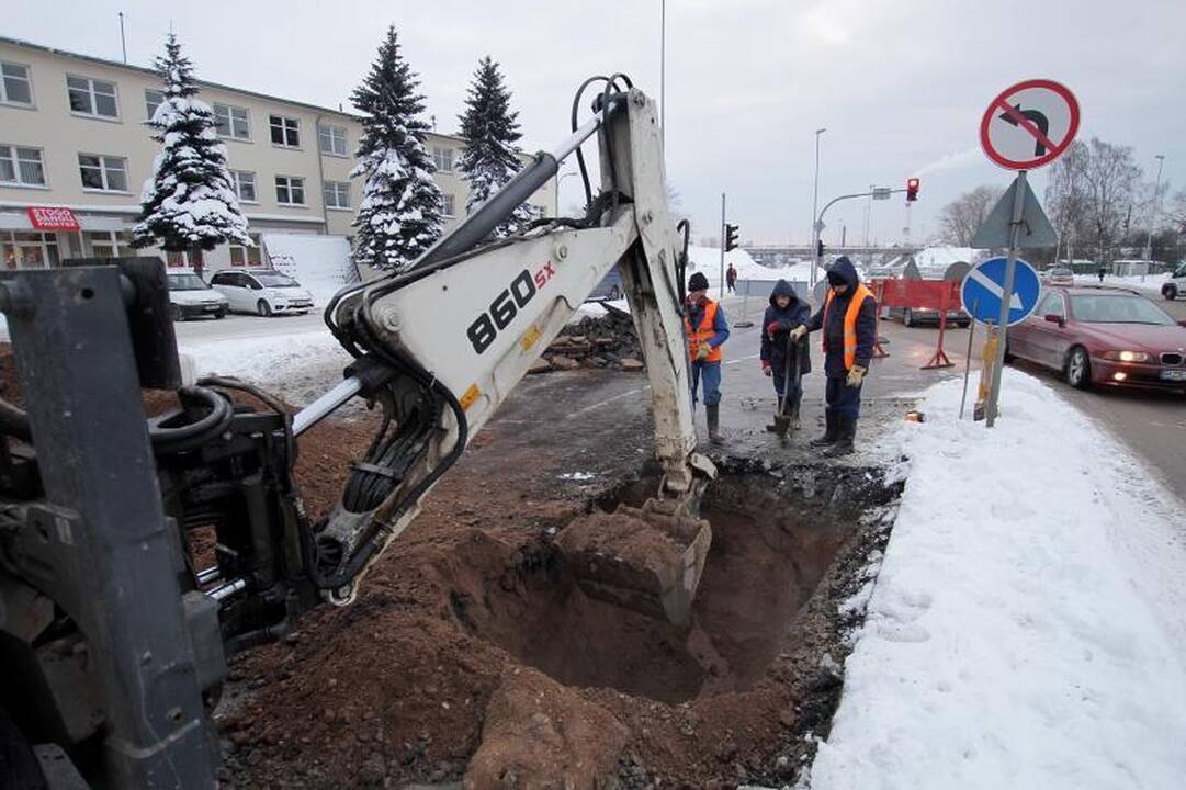 Liepų gatvėje - vandentiekio avarija, apribotas eismas (papildyta)