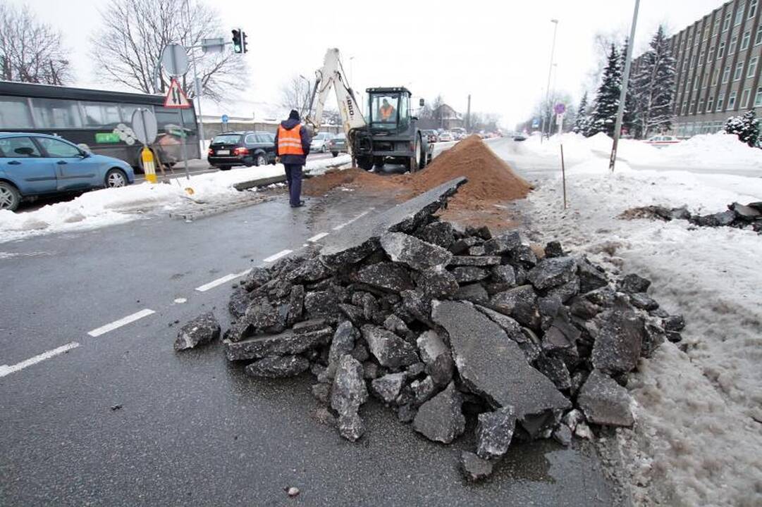 Liepų gatvėje - vandentiekio avarija, apribotas eismas (papildyta)