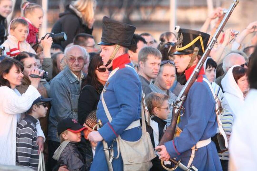 Laivų paradas: fiesta su trenksmais