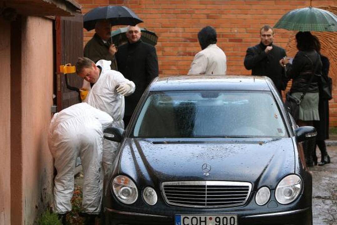 Dviguba žmogžudystė Kaune: įtariamojo automobilis rastas šalia A.Ūso namo 