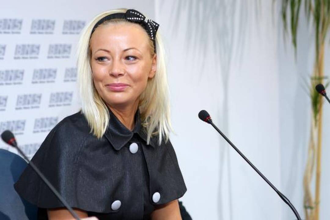 Seriale save vaidinsianti dainininkė Mia žada atskleisti, kas nori ją nužudyti